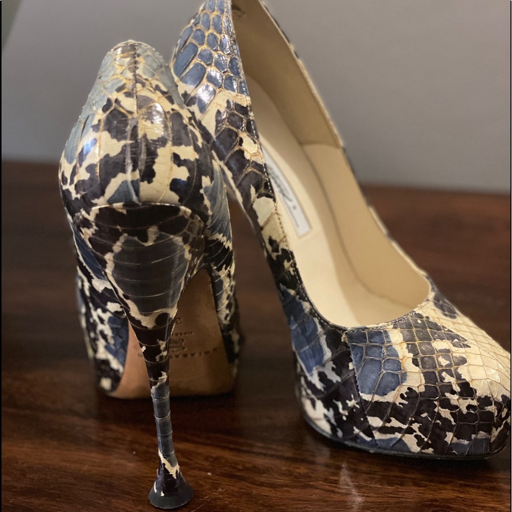 Brian Atwood Shoes in blue, Bwn and cream in great condition. Invisible platform